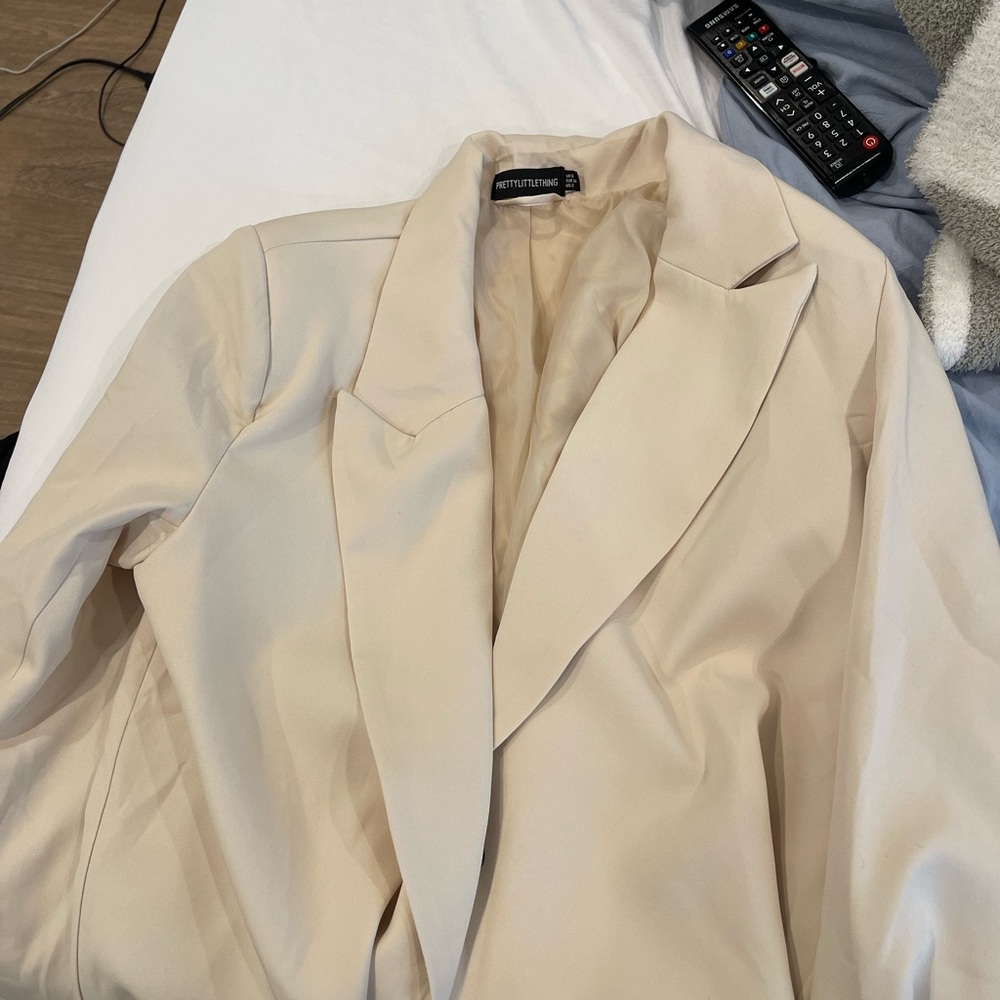 Blazer - Picture 2 of 3